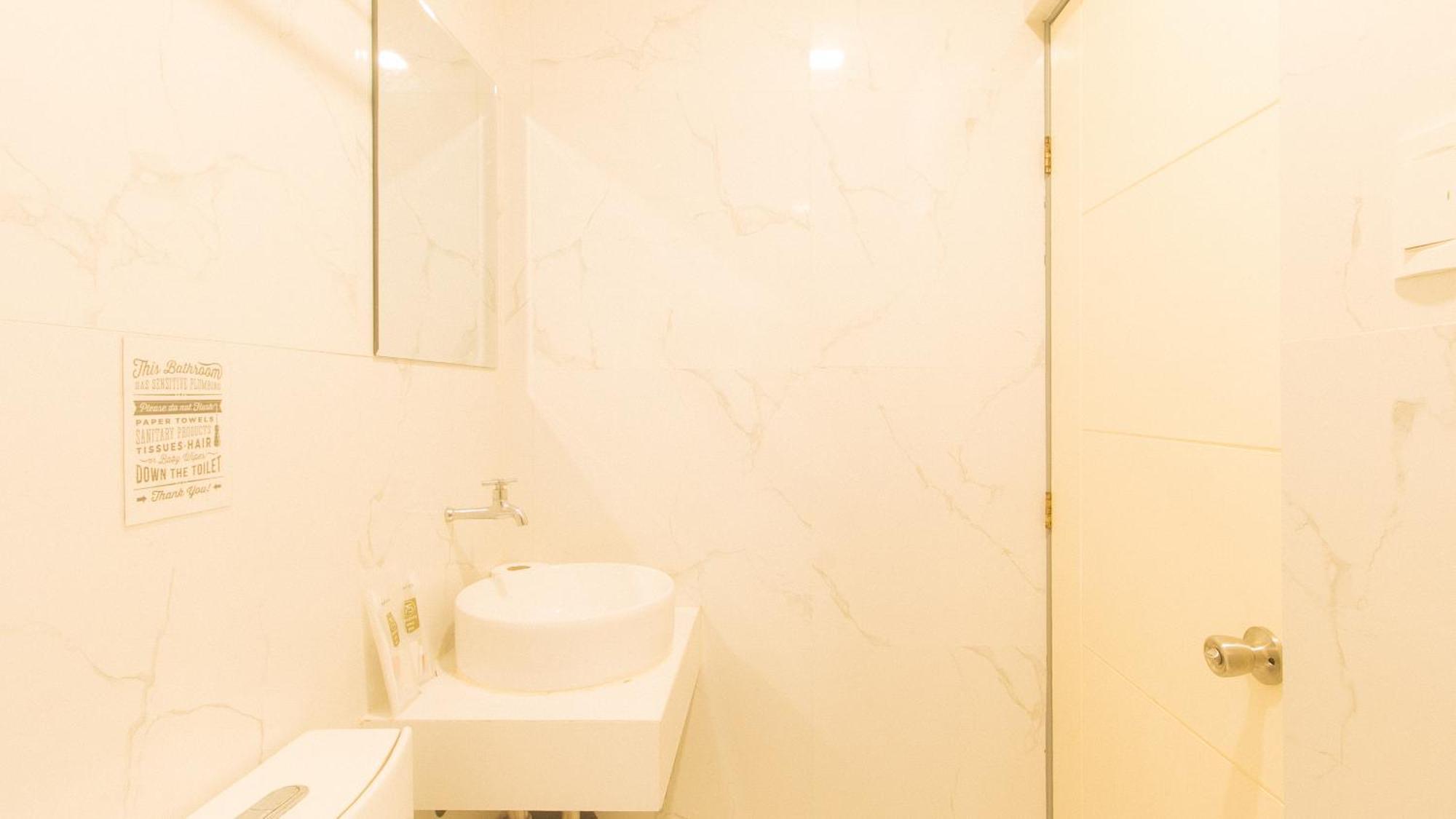 Reddoorz Plus At Seventy Five Inn Near Manila Airport Paranaque City ภายนอก รูปภาพ