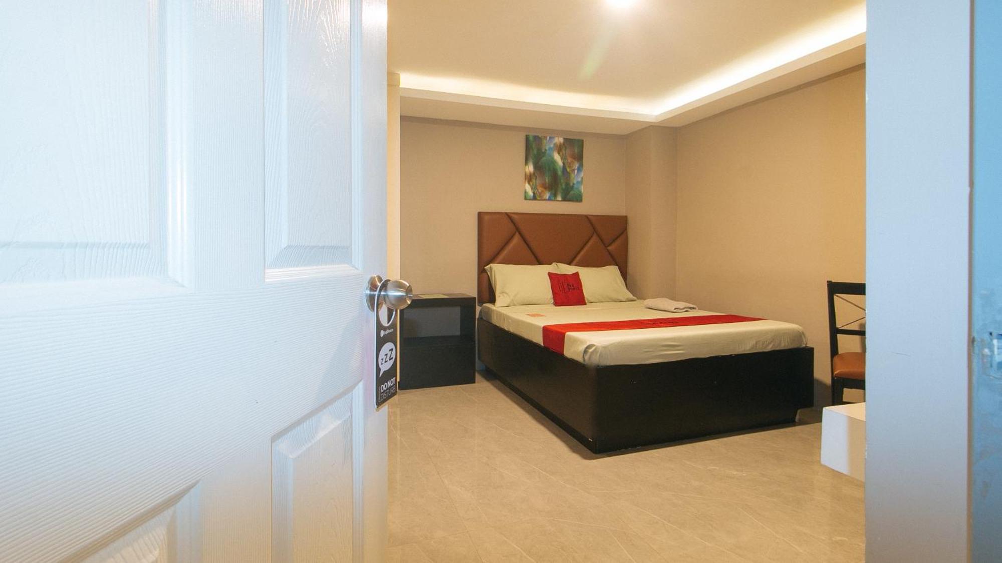 Reddoorz Plus At Seventy Five Inn Near Manila Airport Paranaque City ภายนอก รูปภาพ