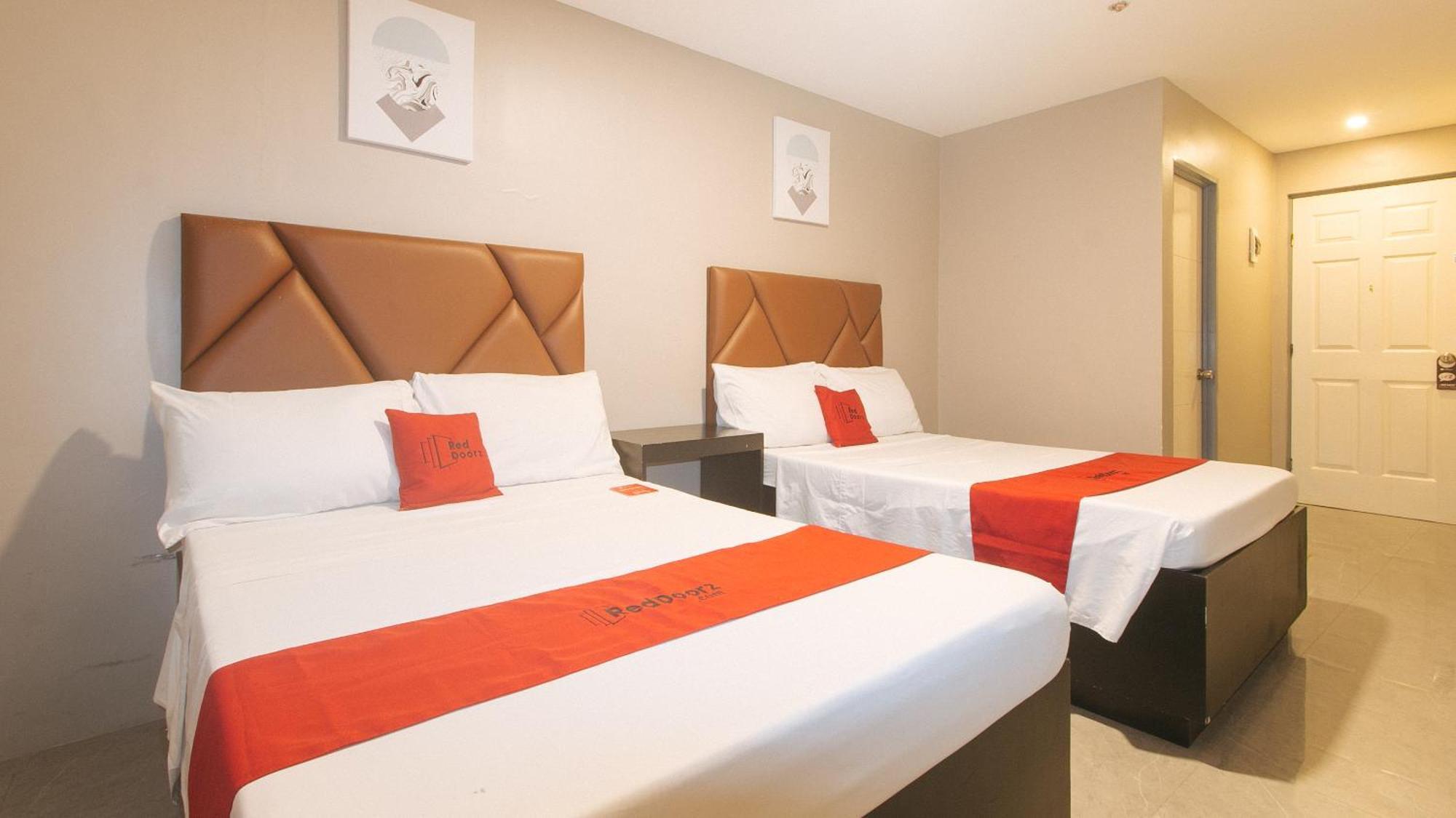 Reddoorz Plus At Seventy Five Inn Near Manila Airport Paranaque City ภายนอก รูปภาพ