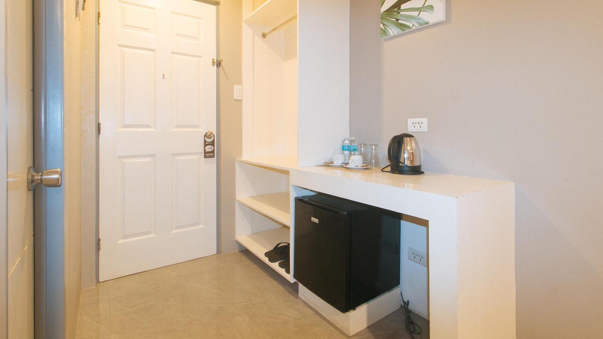 Reddoorz Plus At Seventy Five Inn Near Manila Airport Paranaque City ภายนอก รูปภาพ