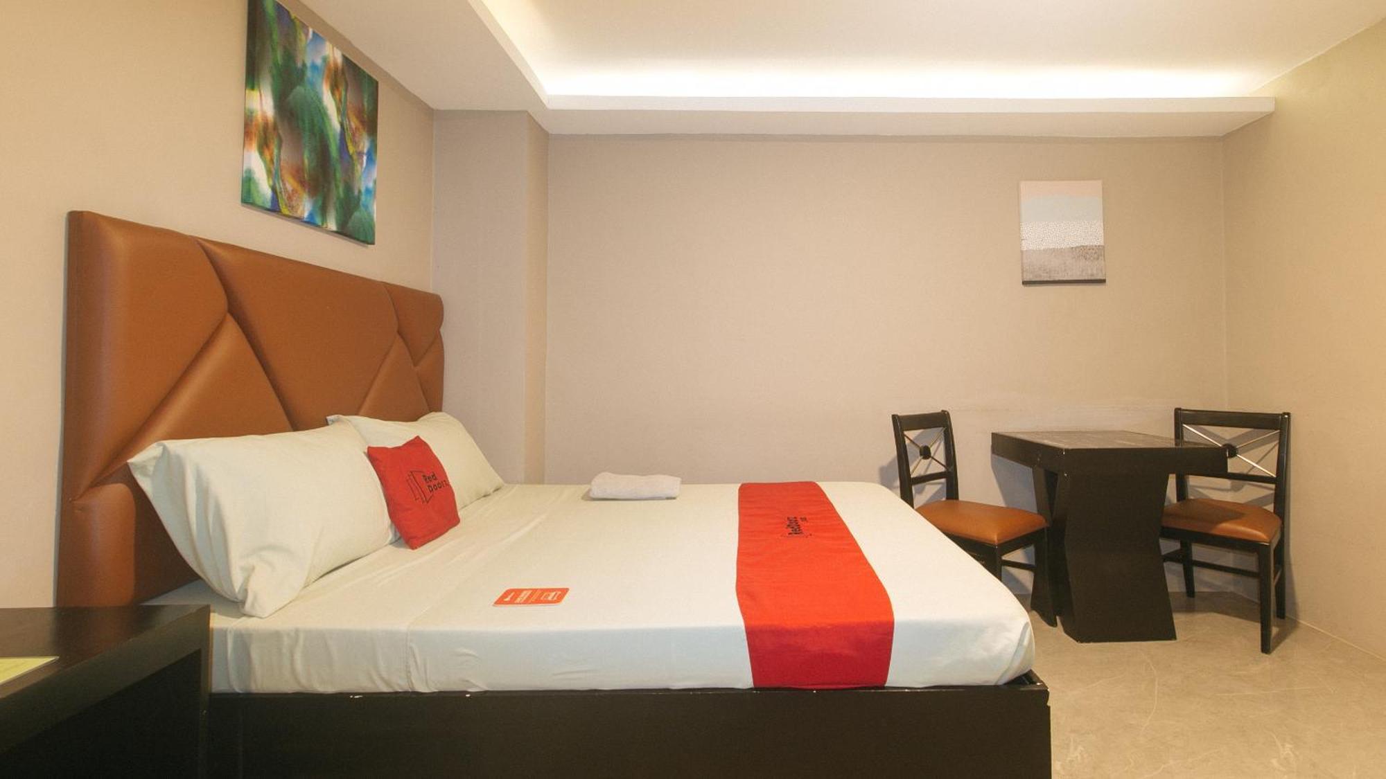 Reddoorz Plus At Seventy Five Inn Near Manila Airport Paranaque City ภายนอก รูปภาพ
