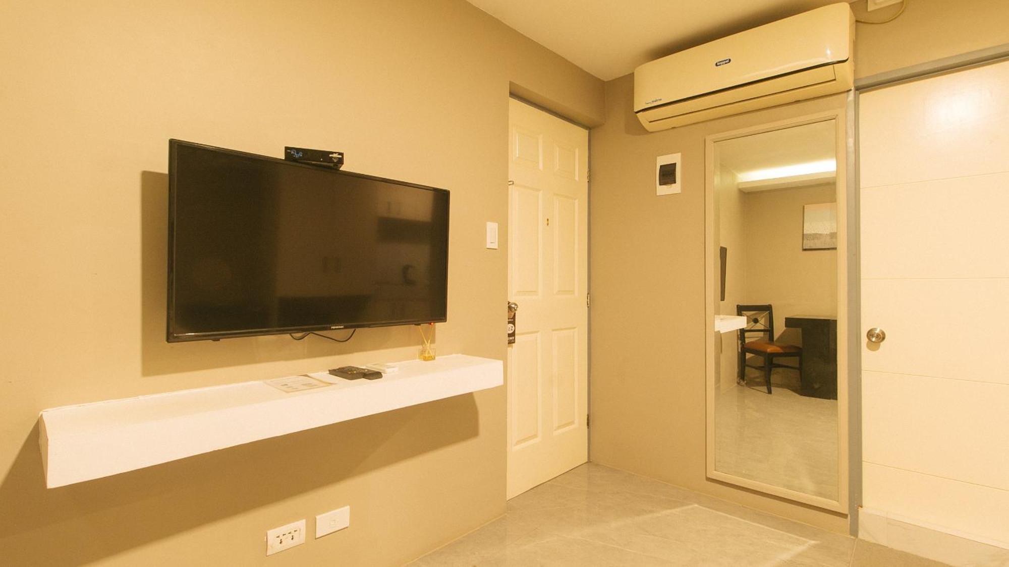 Reddoorz Plus At Seventy Five Inn Near Manila Airport Paranaque City ภายนอก รูปภาพ