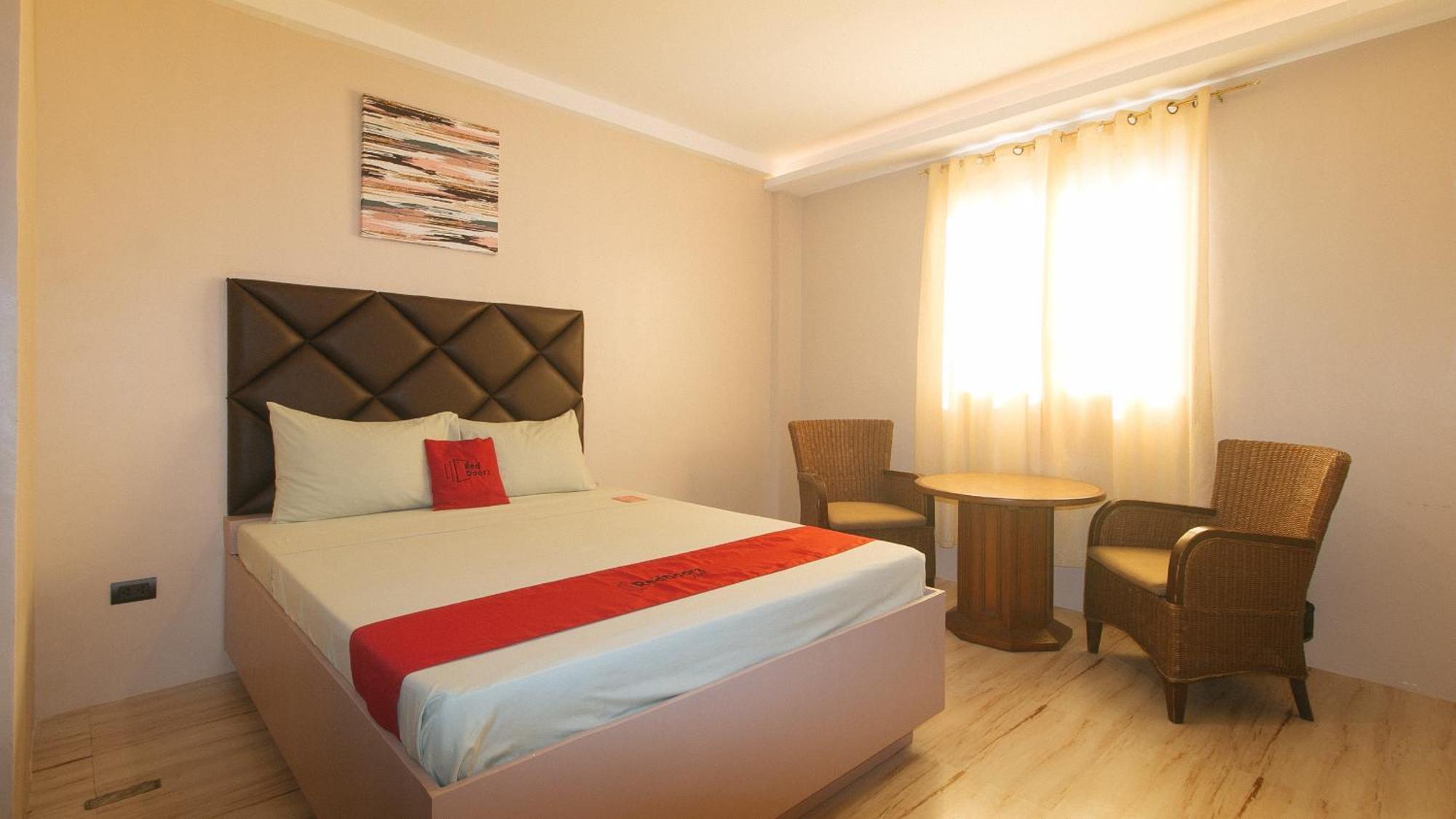 Reddoorz Plus At Seventy Five Inn Near Manila Airport Paranaque City ภายนอก รูปภาพ