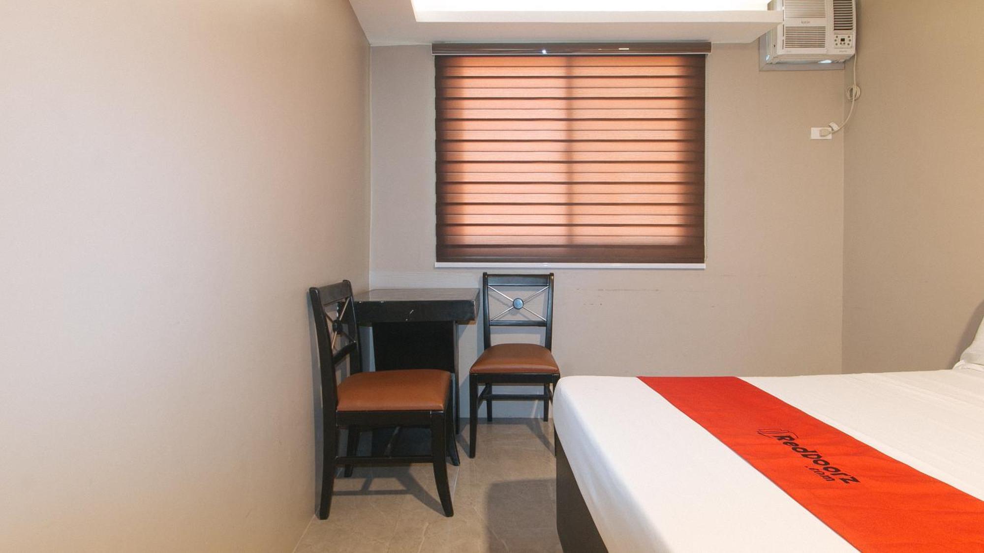 Reddoorz Plus At Seventy Five Inn Near Manila Airport Paranaque City ภายนอก รูปภาพ