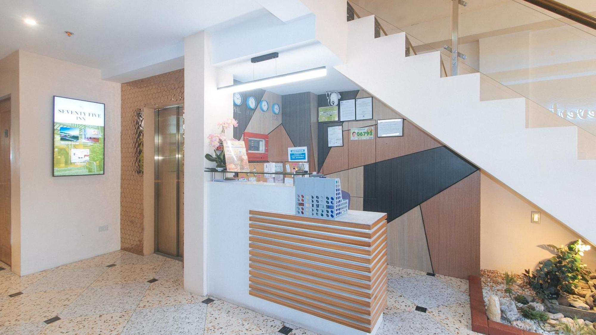 Reddoorz Plus At Seventy Five Inn Near Manila Airport Paranaque City ภายนอก รูปภาพ