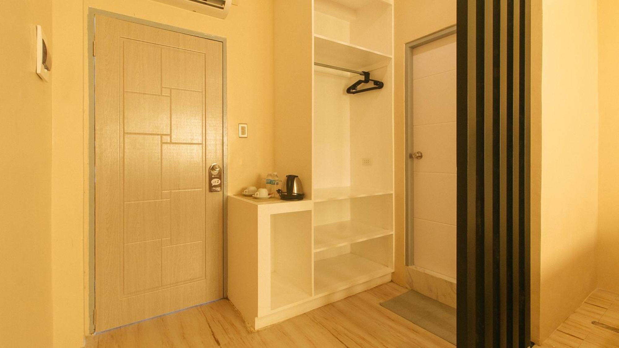 Reddoorz Plus At Seventy Five Inn Near Manila Airport Paranaque City ภายนอก รูปภาพ