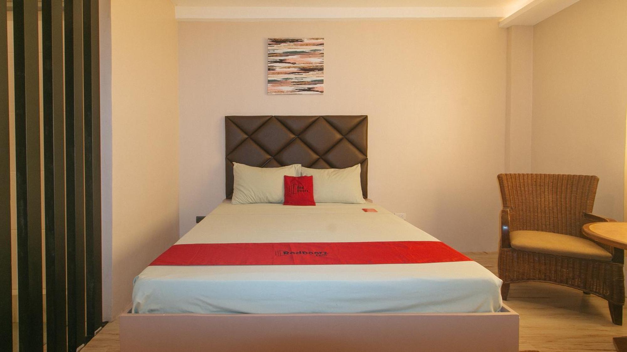 Reddoorz Plus At Seventy Five Inn Near Manila Airport Paranaque City ภายนอก รูปภาพ