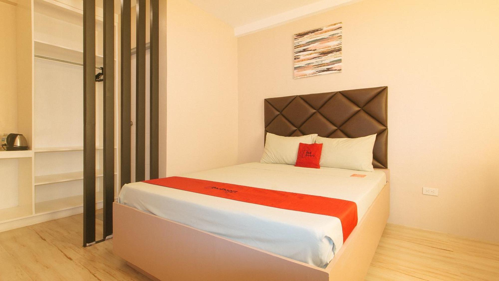 Reddoorz Plus At Seventy Five Inn Near Manila Airport Paranaque City ภายนอก รูปภาพ