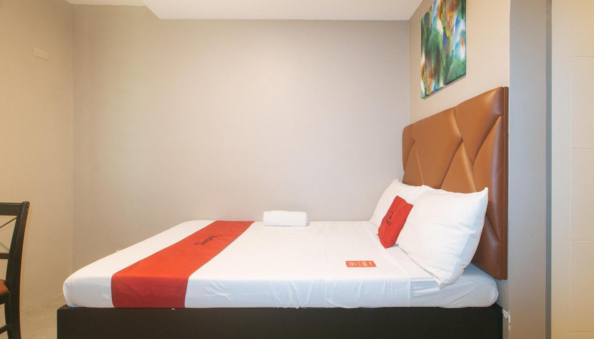 Reddoorz Plus At Seventy Five Inn Near Manila Airport Paranaque City ภายนอก รูปภาพ