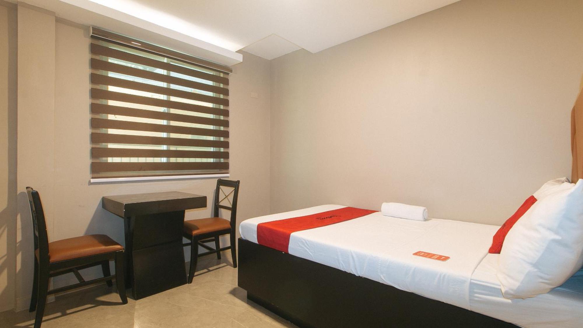 Reddoorz Plus At Seventy Five Inn Near Manila Airport Paranaque City ภายนอก รูปภาพ