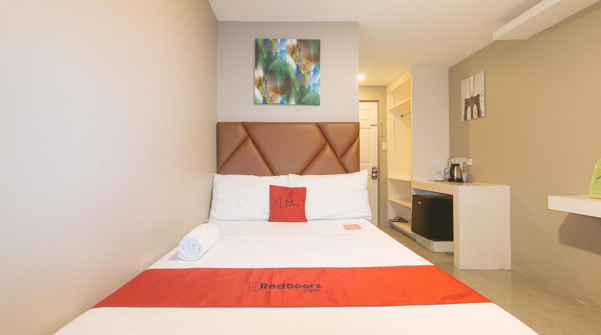 Reddoorz Plus At Seventy Five Inn Near Manila Airport Paranaque City ภายนอก รูปภาพ