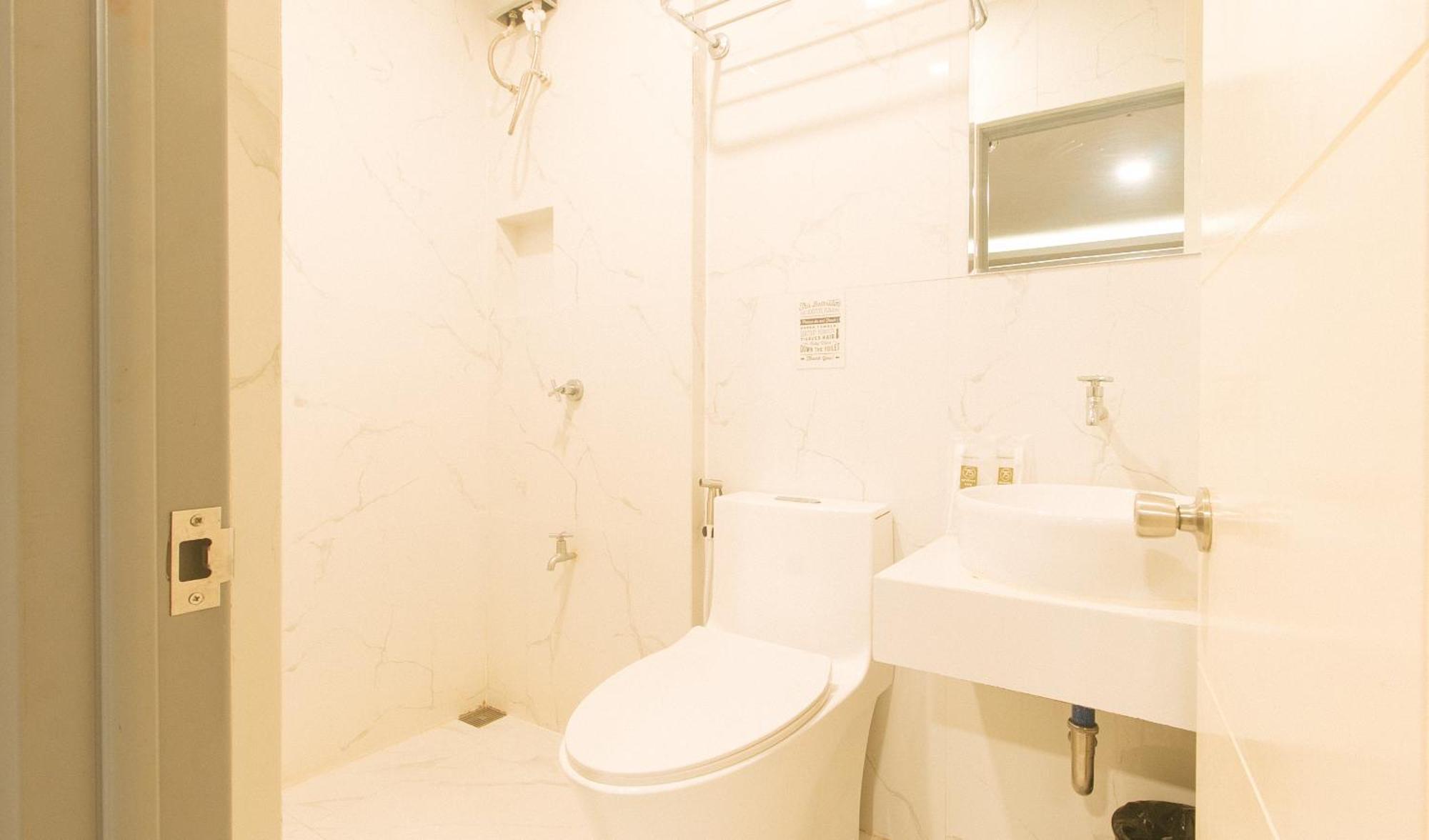 Reddoorz Plus At Seventy Five Inn Near Manila Airport Paranaque City ภายนอก รูปภาพ