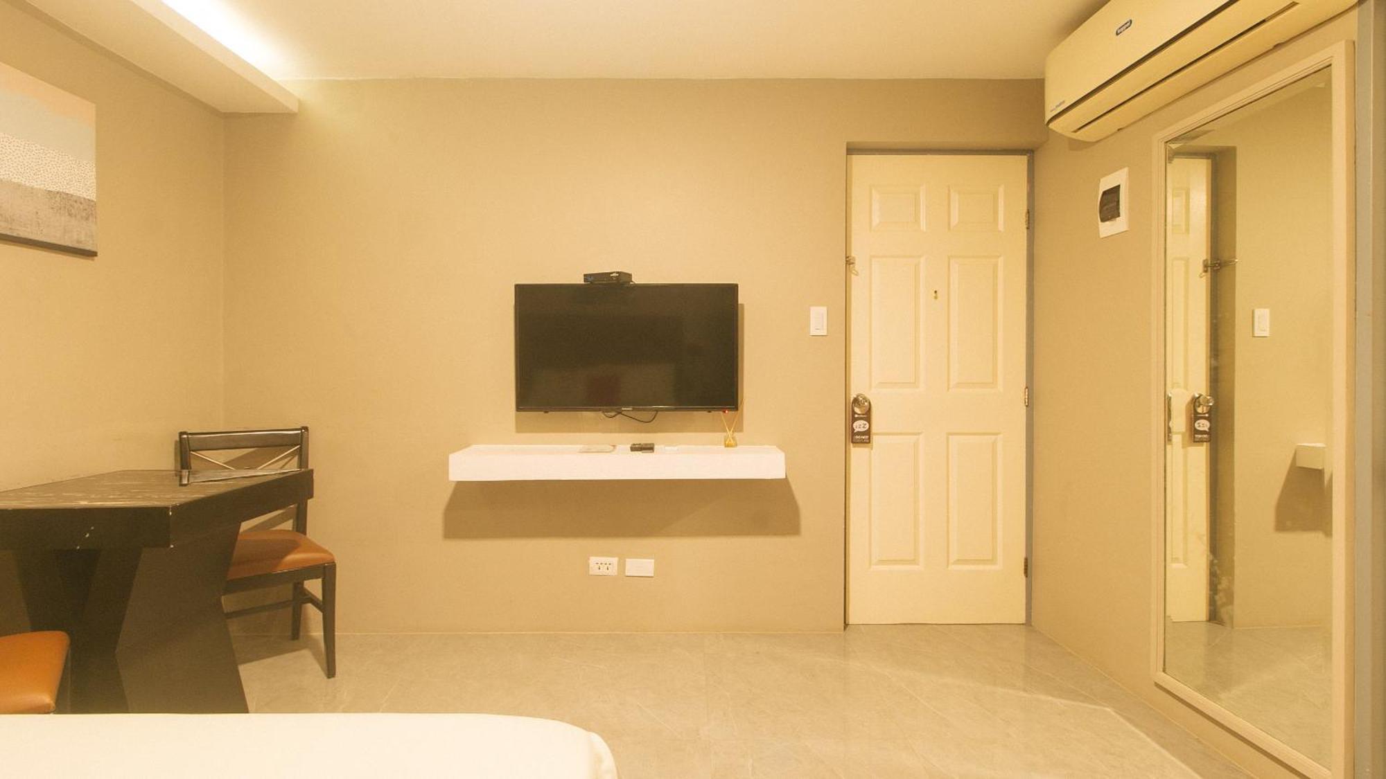 Reddoorz Plus At Seventy Five Inn Near Manila Airport Paranaque City ภายนอก รูปภาพ